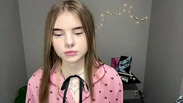 CarolinePepper online show from March 2025 05:04:02 PM