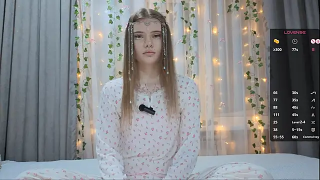 Snapshot of CarolinePepper chatting on January 2026 02:00:01 PM CarolinePepper online show from January 2026 02:00:01 PM