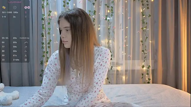 Snapshot of CarolinePepper chatting on February 2026 02:10:02 PM CarolinePepper online show from February 2026 02:10:02 PM