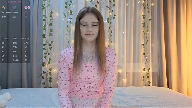 Snapshot of CarolinePepper chatting on February 2026 02:02:02 PM CarolinePepper online show from February 2026 02:02:02 PM