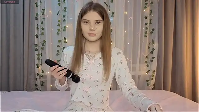 Snapshot of CarolinePepper chatting on February 2026 01:40:02 PM CarolinePepper online show from February 2026 01:40:02 PM