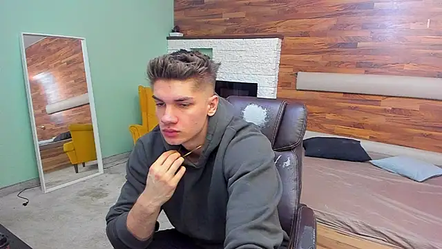 MaxKaiden online show from March 2026 05:22:01 AM