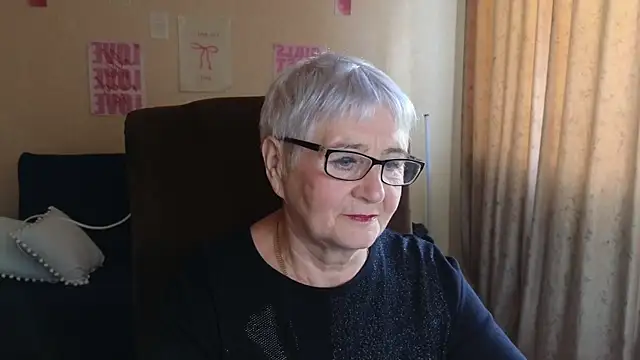 Snapshot of Sandra_Snowflake chatting on May 2026 08:00:02 AM Sandra Snowflake online show from May 2026 08:00:02 AM