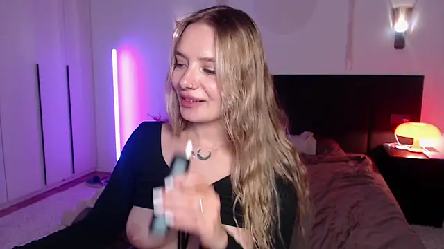 Snapshot of LunaticaBae chatting on February 2025 07:45:02 AM LunaticaBae online show from February 2025 07:45:02 AM