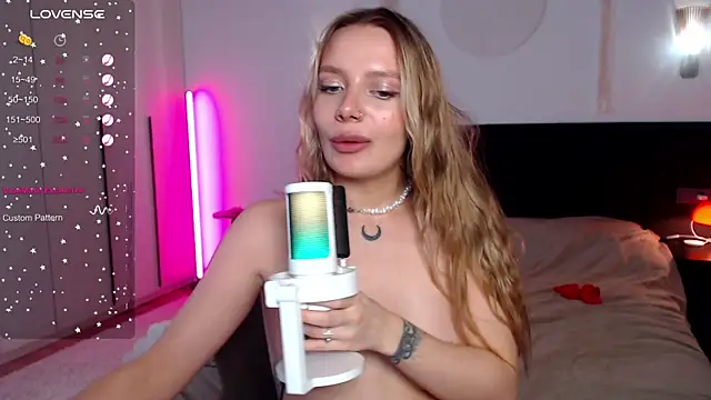 Snapshot of LunaticaBae chatting on March 2025 07:20:02 AM LunaticaBae online show from March 2025 07:20:02 AM