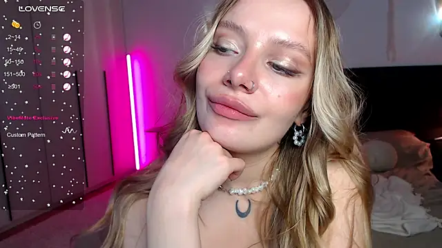 Snapshot of LunaticaBae chatting on March 2025 07:15:01 AM LunaticaBae online show from March 2025 07:15:01 AM