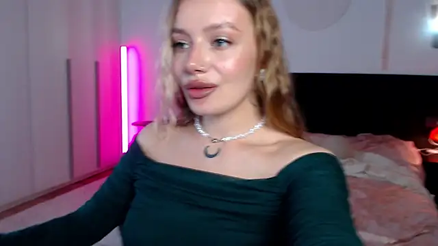 Snapshot of LunaticaBae chatting on March 2025 04:16:02 AM LunaticaBae online show from March 2025 04:16:02 AM