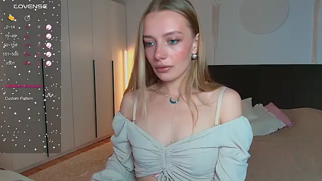 Snapshot of LunaticaBae chatting on September 2025 04:01:01 AM LunaticaBae online show from September 2025 04:01:01 AM