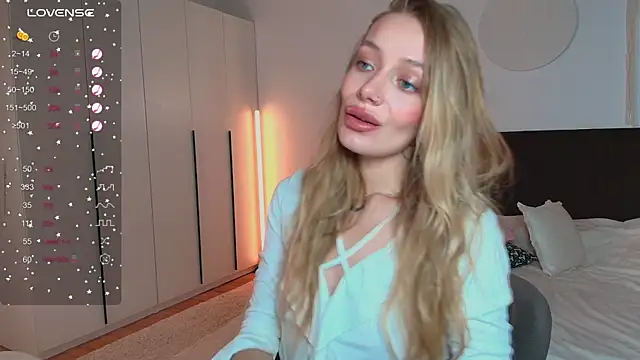 Snapshot of LunaticaBae chatting on September 2025 04:45:02 AM LunaticaBae online show from September 2025 04:45:02 AM