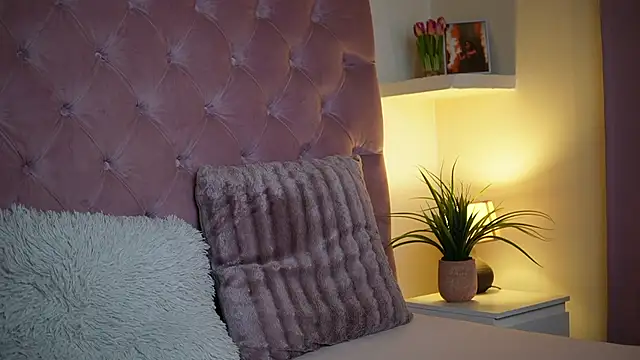 MaiaMini online show from September 2025 06:40:01 PM