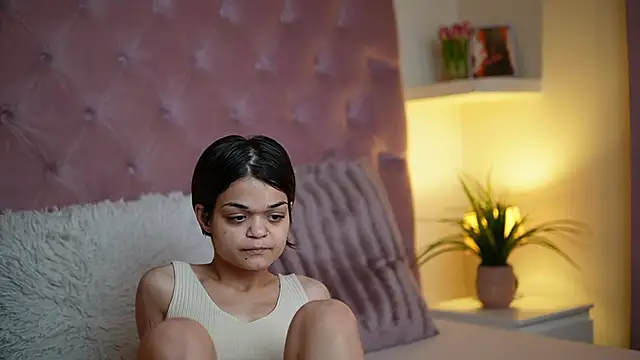 MaiaMini online show from September 2025 06:43:02 PM