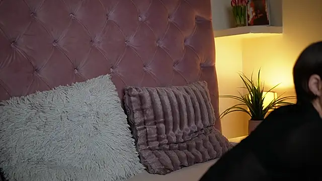 MaiaMini online show from October 2025 11:35:01 PM