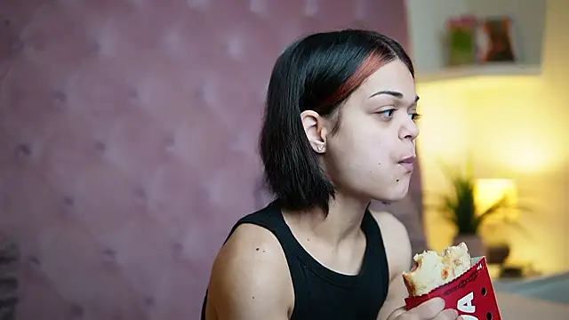 MaiaMini online show from February 2026 11:36:02 PM