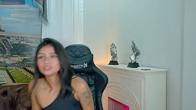Snapshot of katia_foxxx_ chatting on June 2026 05:33:02 PM katia foxxx online show from June 2026 05:33:02 PM