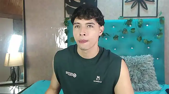 LiamAndrewzz online show from February 2025 06:58:01 PM