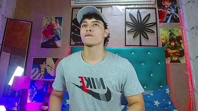 LiamAndrewzz online show from November 2025 06:52:02 PM