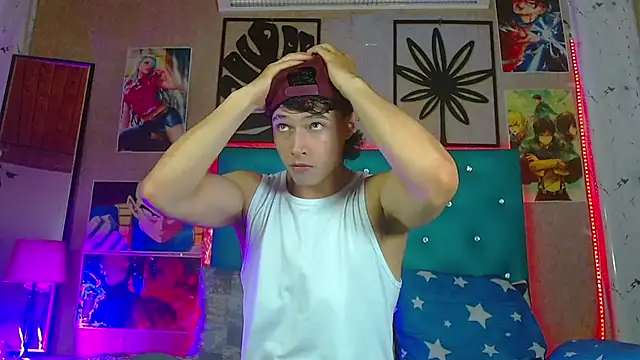 LiamAndrewzz online show from November 2025 04:59:02 AM