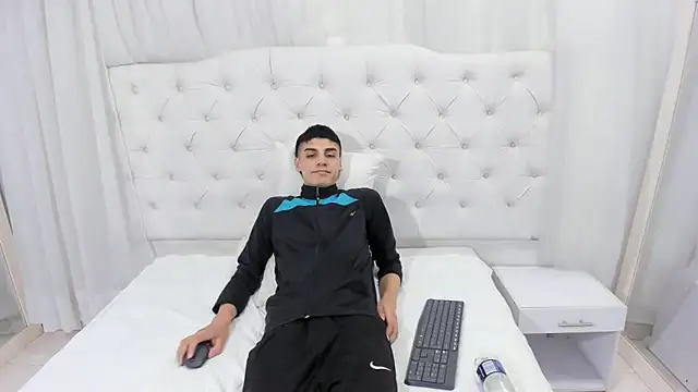 frank jhonsson online show from December 2025 05:08:02 PM