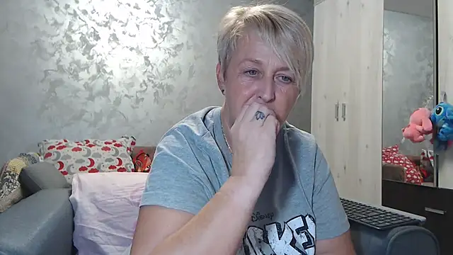 RosesandLillies online show from November 2025 05:12:01 PM