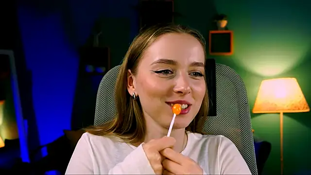 JenniferGraces online show from March 2025 10:48:02 PM