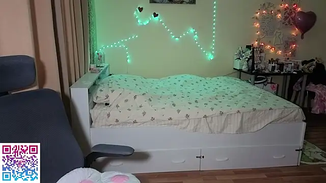 boozekirs  online show from April 2026 02:18:01 AM