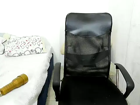 seigfried0 online show from March 2025 10:38:01 PM