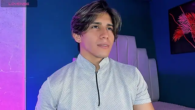 Allex Cano online show from October 2025 03:38:01 AM