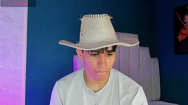 Allex Cano online show from October 2025 08:40:02 PM