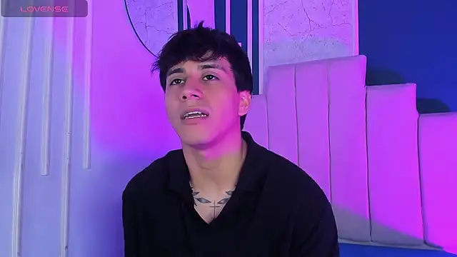 Allex Cano online show from November 2025 03:40:02 AM