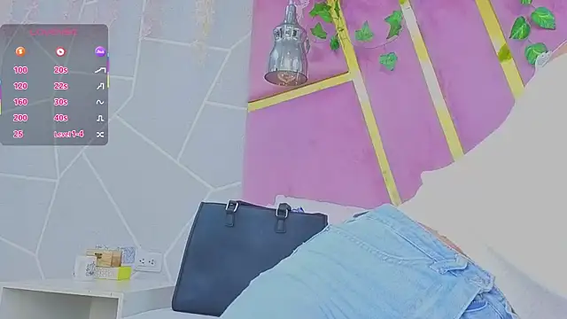 Snapshot of EmmyCortez chatting on September 2025 11:43:01 AM EmmyCortez online show from September 2025 11:43:01 AM