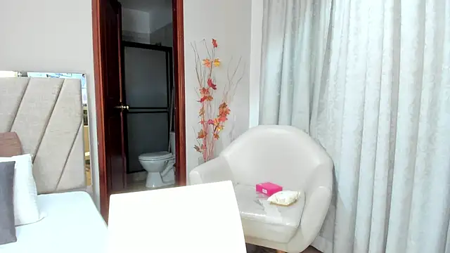 Zamira Taylor online show from April 2026 01:36:01 AM