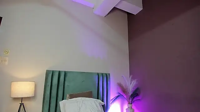 Zamira Taylor online show from April 2026 06:19:01 AM