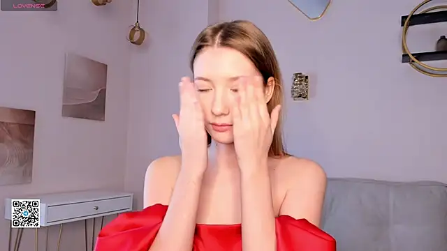 SunnivaCovil online show from March 2025 11:38:02 AM