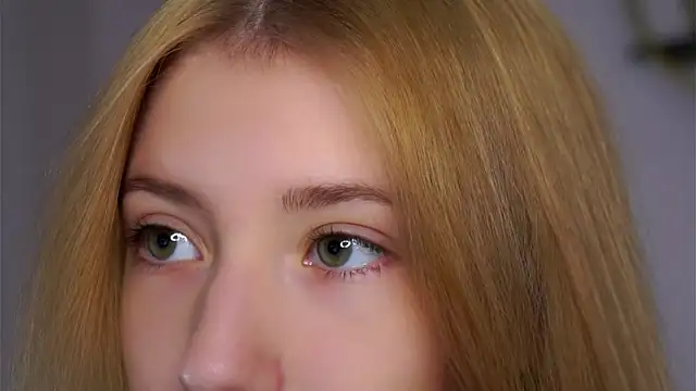 SunnivaCovil online show from November 2025 05:24:01 PM