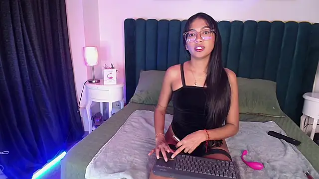 Tyla Ks online show from February 2025 10:31:02 PM