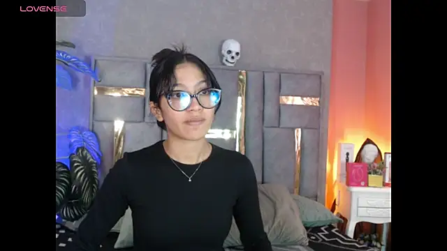 Tyla Ks online show from October 2025 07:34:01 PM