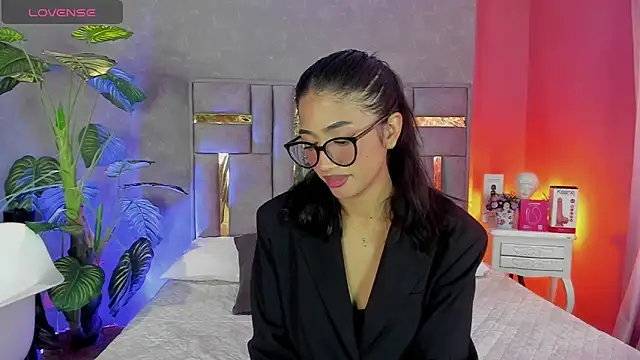 Tyla Ks online show from April 2026 07:07:01 PM