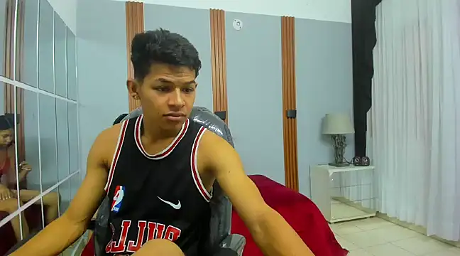 leslieanddrako online show from February 2025 10:31:02 PM