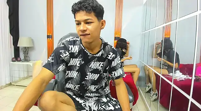 leslieanddrako online show from March 2025 10:38:02 PM