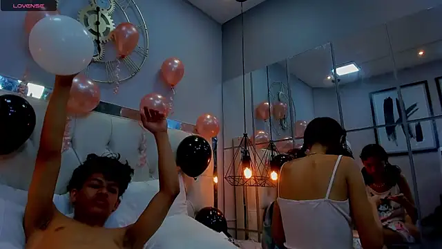 leslieanddrako online show from October 2025 06:20:01 PM