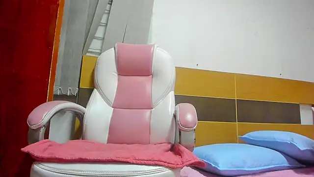 abigail fx online show from February 2025 03:04:02 AM