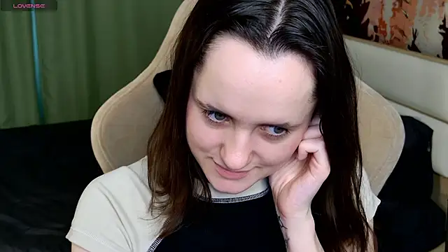 Snapshot of Luna_Loveee chatting on March 2025 06:21:02 AM Luna Loveee online show from March 2025 06:21:02 AM