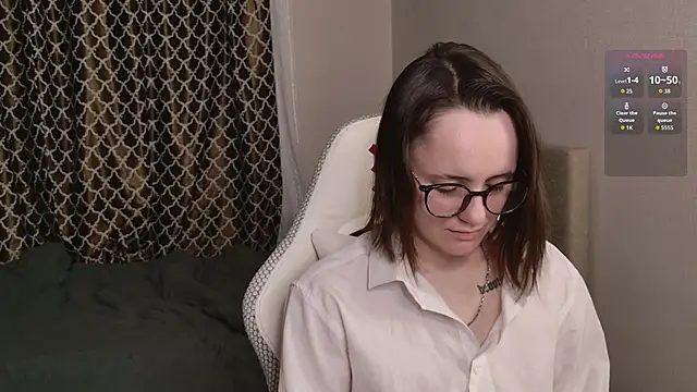 Snapshot of Luna_Loveee chatting on October 2025 04:33:01 AM Luna Loveee online show from October 2025 04:33:01 AM