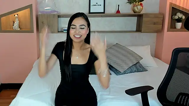 Snapshot of Lucia_Brown_ chatting on February 2025 12:31:01 PM Lucia Brown online show from February 2025 12:31:01 PM