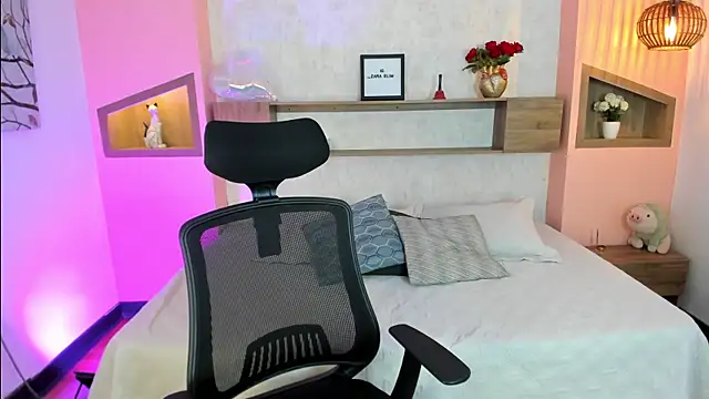 Snapshot of Lucia_Brown_ chatting on March 2025 11:47:02 AM Lucia Brown online show from March 2025 11:47:02 AM