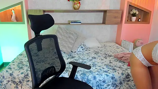 Snapshot of Lucia_Brown_ chatting on March 2025 06:25:01 PM Lucia Brown online show from March 2025 06:25:01 PM