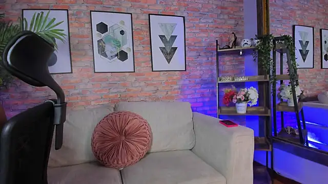 Snapshot of Lucia_Brown_ chatting on September 2025 09:27:01 PM Lucia Brown online show from September 2025 09:27:01 PM