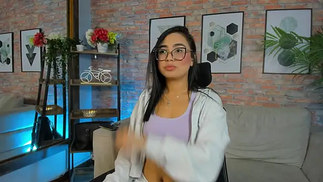 Snapshot of Lucia_Brown_ chatting on October 2025 01:14:01 PM Lucia Brown online show from October 2025 01:14:01 PM