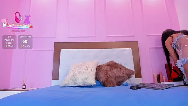 SOPHIATRISTA online show from September 2025 12:27:02 PM