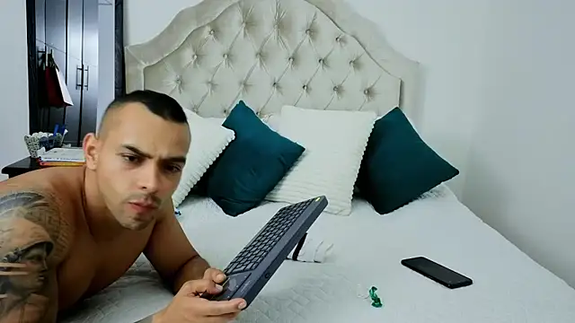 Snapshot of Bastiandelux chatting on October 2025 11:36:02 PM Bastiandelux online show from October 2025 11:36:02 PM